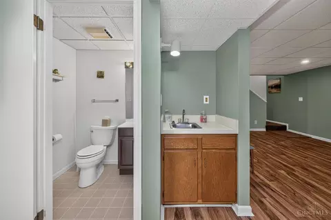 Bath - 6830 Sandharbor Ct, Hamilton Township, OH 45039 photo 5 of 5