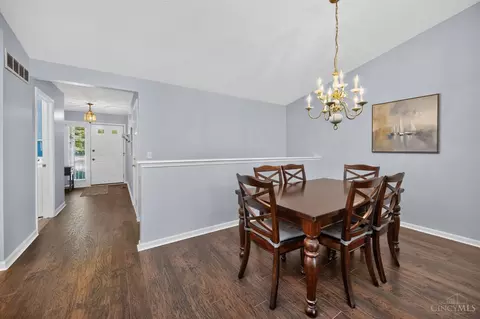 Dining - 6830 Sandharbor Ct, Hamilton Township, OH 45039 photo 4 of 6