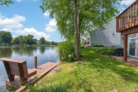 Exterior - 6830 Sandharbor Ct, Hamilton Township, OH 45039 photo 7 of 11