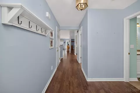 Entry Way - 6830 Sandharbor Ct, Hamilton Township, OH 45039 photo 1 of 2