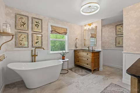 Bath - 4401 Thornview Dr, Morrow, OH 45152 photo 2 of 4