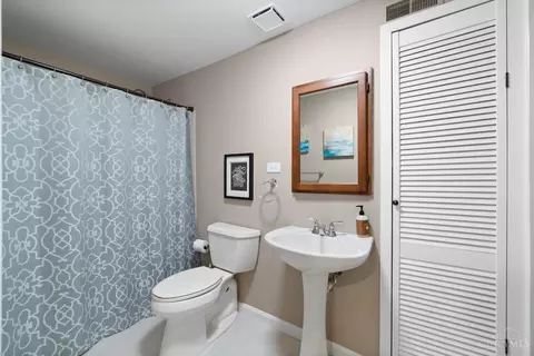 Bath - 8410 Greenleaf Dr, Cincinnati, OH 45255 photo 6 of 6