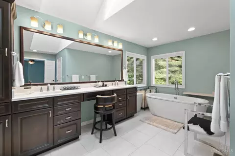 Bath - 8410 Greenleaf Dr, Cincinnati, OH 45255 photo 3 of 6