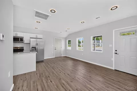 Living - 8812 Pine Rd, Cincinnati, OH 45242 photo 6 of 6