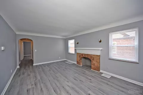 Living - 1837 Glendon Pl, Cincinnati, OH 45237 photo 1 of 5