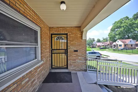 Exterior - 1837 Glendon Pl, Cincinnati, OH 45237 photo 5 of 8