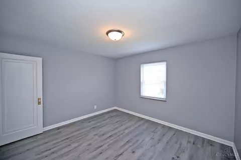 Bedroom - 1837 Glendon Pl, Cincinnati, OH 45237 photo 2 of 3