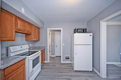 Kitchen - 1837 Glendon Pl, Cincinnati, OH 45237 photo 2 of 2