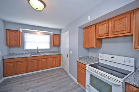 Kitchen - 1837 Glendon Pl, Cincinnati, OH 45237 photo 1 of 2