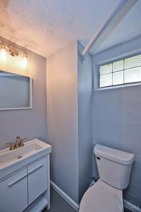 Bath - 1837 Glendon Pl, Cincinnati, OH 45237 photo 3 of 3