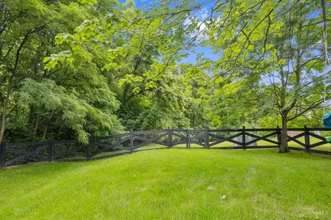 Exterior - 4634 Laurel View Dr, Cincinnati, OH 45244 photo 7 of 13
