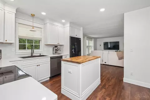 Kitchen - 4634 Laurel View Dr, Cincinnati, OH 45244 photo 1 of 5
