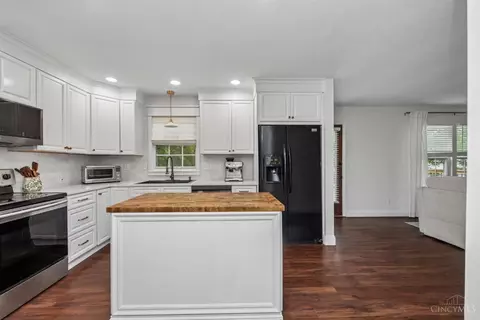 Kitchen - 4634 Laurel View Dr, Cincinnati, OH 45244 photo 2 of 5
