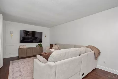 Living - 4634 Laurel View Dr, Cincinnati, OH 45244 photo 3 of 4