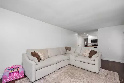 Living - 4634 Laurel View Dr, Cincinnati, OH 45244 photo 4 of 4