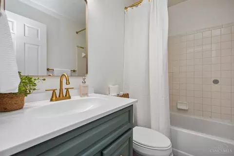 Bath - 4634 Laurel View Dr, Cincinnati, OH 45244 photo 2 of 3