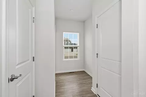 Entry Way - 1364 Springfield Dr, Harrison, OH 45030 photo 3 of 9