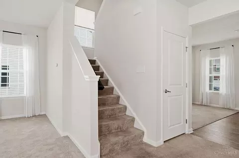 Entry Way - 1364 Springfield Dr, Harrison, OH 45030 photo 5 of 9