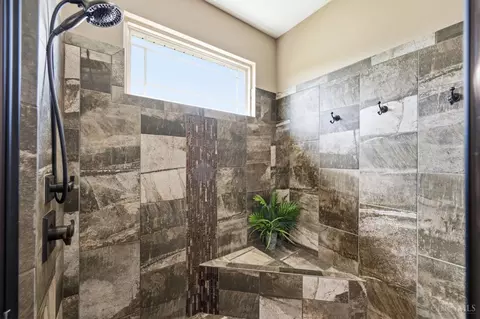 Bath - 809 Morgan Dr, Monroe, OH 45050 photo 3 of 6