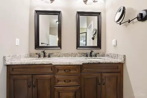 Bath - 809 Morgan Dr, Monroe, OH 45050 photo 2 of 6