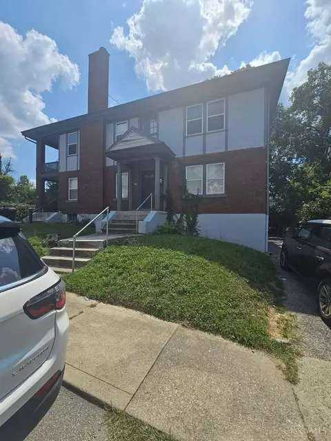 721 Chalfonte Pl, Cincinnati, OH 45229 photo 2