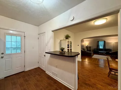 Entry Way - 11560 Walnut St, Springdale, OH 45246 photo 3 of 5