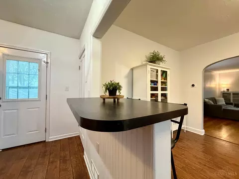 Entry Way - 11560 Walnut St, Springdale, OH 45246 photo 4 of 5