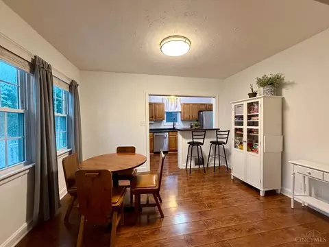 Dining - 11560 Walnut St, Springdale, OH 45246 photo 2 of 5