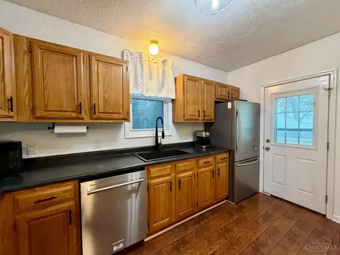 Kitchen - 11560 Walnut St, Springdale, OH 45246 photo 3 of 5