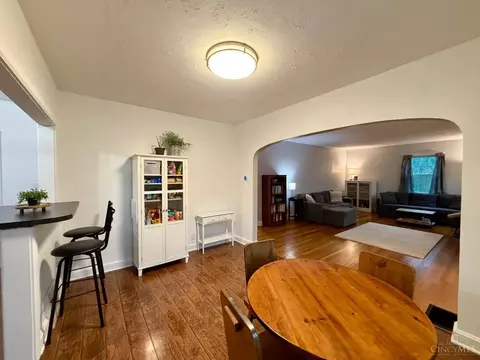 Dining - 11560 Walnut St, Springdale, OH 45246 photo 4 of 5