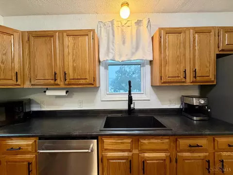 Kitchen - 11560 Walnut St, Springdale, OH 45246 photo 4 of 5