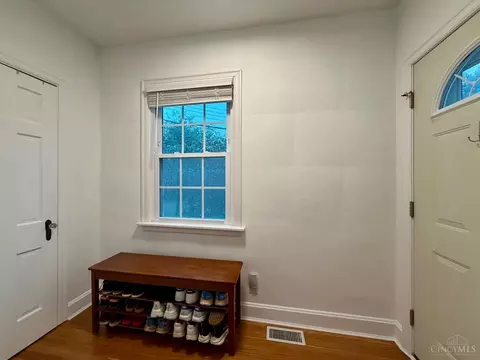 Entry Way - 11560 Walnut St, Springdale, OH 45246 photo 2 of 5