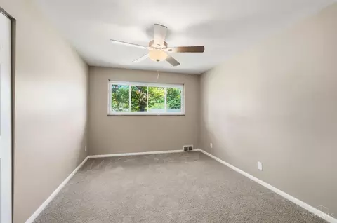 Bedroom - 8844 Mockingbird Ln, Cincinnati, OH 45231 photo 5 of 6