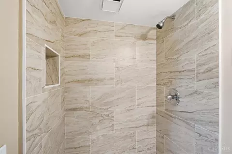 Bath - 8844 Mockingbird Ln, Cincinnati, OH 45231 photo 3 of 6