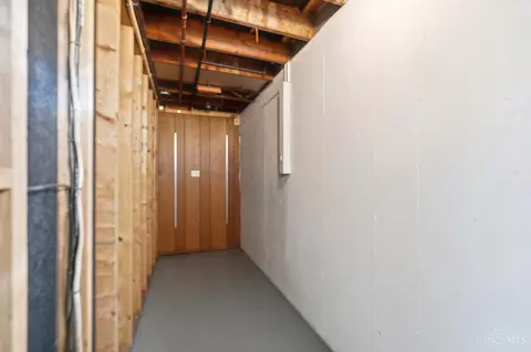 Entry Way - 8844 Mockingbird Ln, Cincinnati, OH 45231 photo 1 of 1