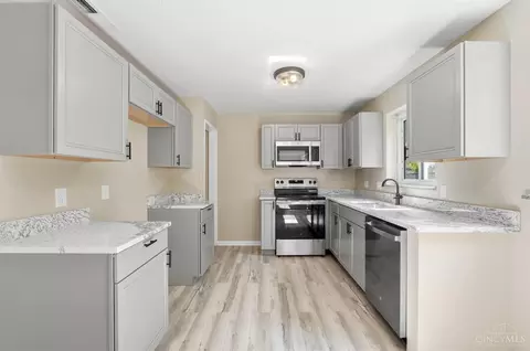 Kitchen - 8844 Mockingbird Ln, Cincinnati, OH 45231 photo 1 of 3
