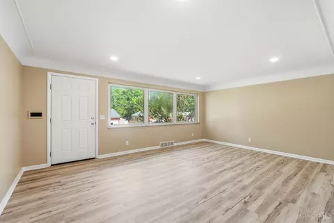 Living - 8844 Mockingbird Ln, Cincinnati, OH 45231 photo 1 of 4