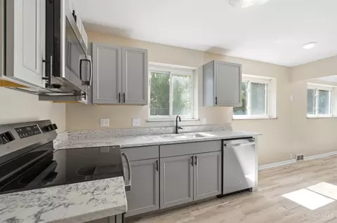 Kitchen - 8844 Mockingbird Ln, Cincinnati, OH 45231 photo 3 of 3