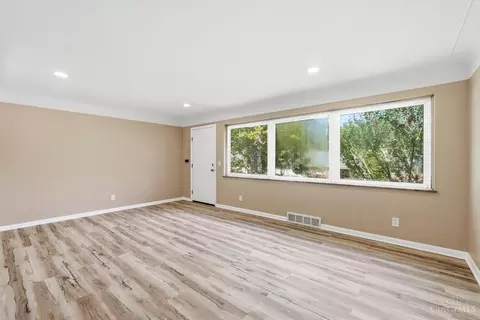Living - 8844 Mockingbird Ln, Cincinnati, OH 45231 photo 2 of 4