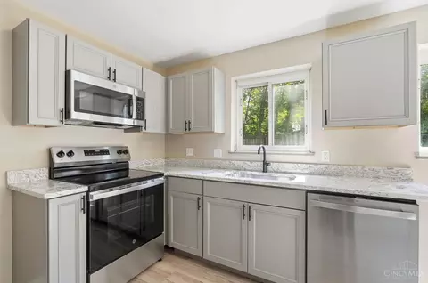 Kitchen - 8844 Mockingbird Ln, Cincinnati, OH 45231 photo 2 of 3