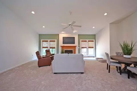 Living - 363 Delaware Dr, Hamilton Township, OH 45039 photo 2 of 3