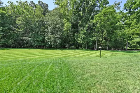 Exterior - 363 Delaware Dr, Hamilton Township, OH 45039 photo 3 of 4