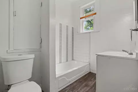 Bath - 934 Sunset Ave, Cincinnati, OH 45205 photo 1 of 2