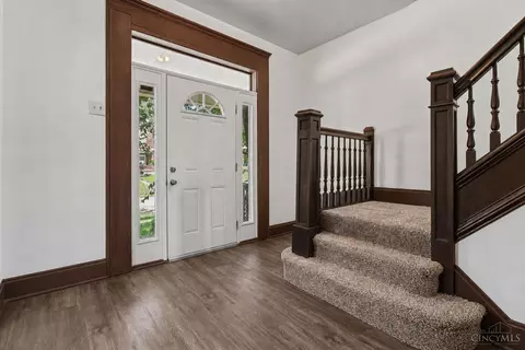 Entry Way - 934 Sunset Ave, Cincinnati, OH 45205 photo 1 of 2