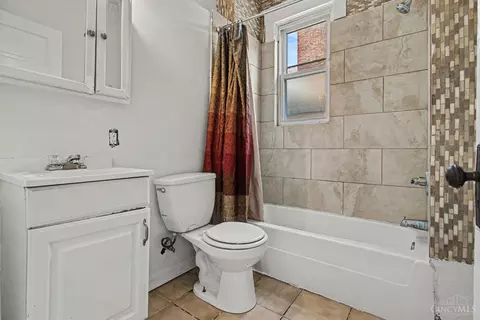 Bath - 934 Sunset Ave, Cincinnati, OH 45205 photo 2 of 2