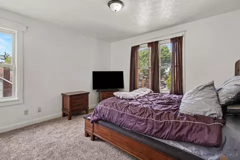 Bedroom - 934 Sunset Ave, Cincinnati, OH 45205 photo 4 of 7