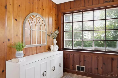 Entry Way - 1411 Summit Rd, Cincinnati, OH 45237 photo 3 of 5