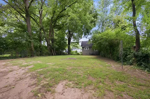 Exterior - 1411 Summit Rd, Cincinnati, OH 45237 photo 3 of 4