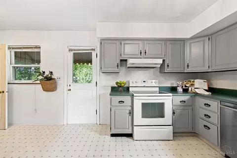 Kitchen - 3089 Neisel Ave, Cincinnati, OH 45248 photo 3 of 3