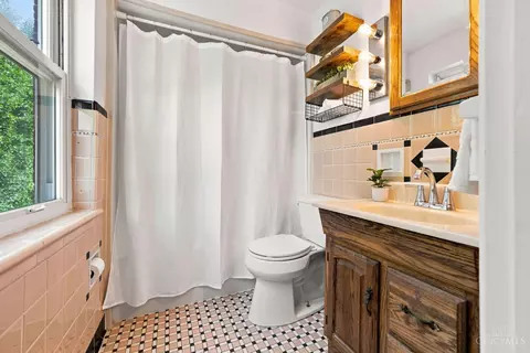 Bath - 3089 Neisel Ave, Cincinnati, OH 45248 photo 1 of 1